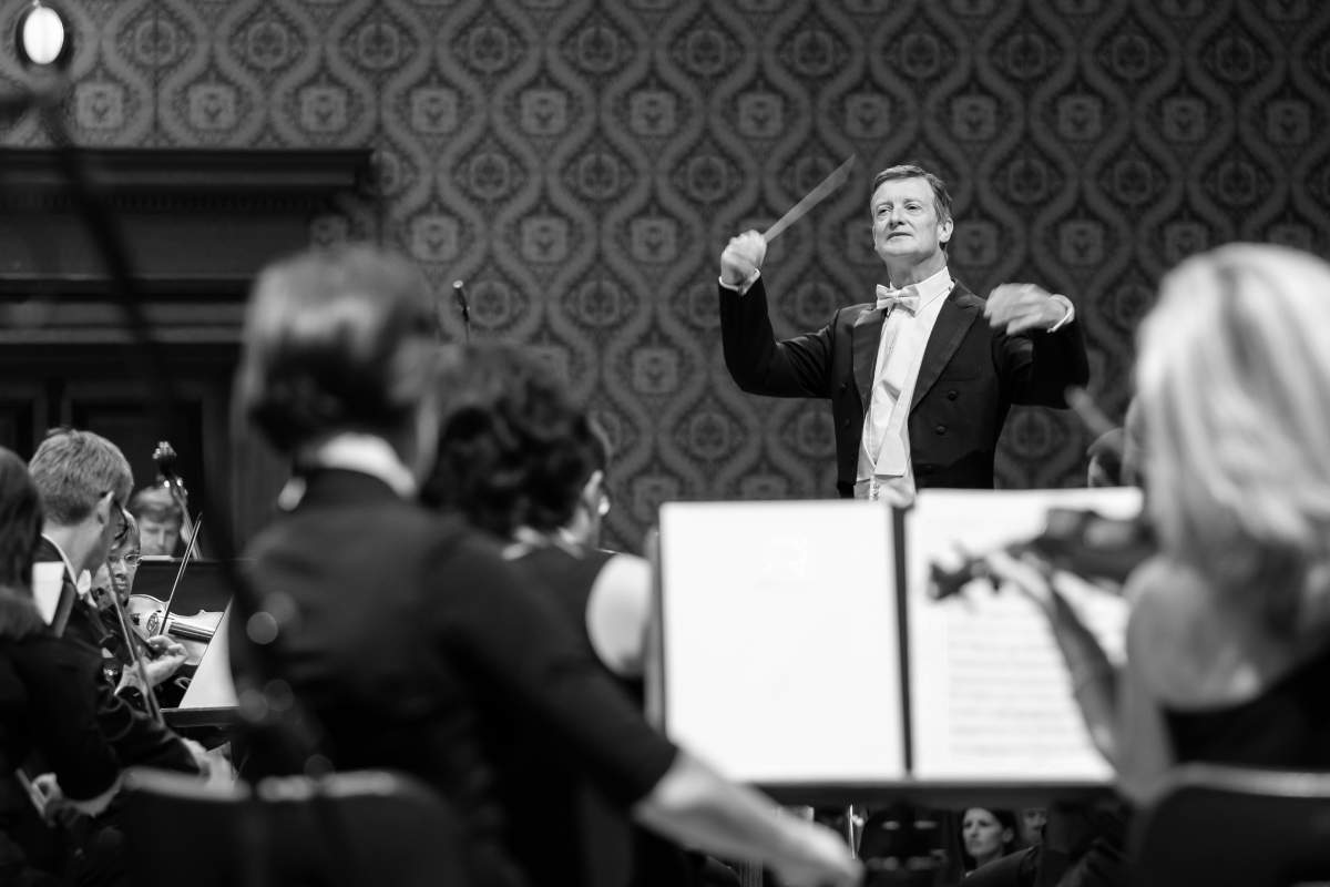 Harry Bicket conducting PKF in 2019. Photo by Milan Mošna